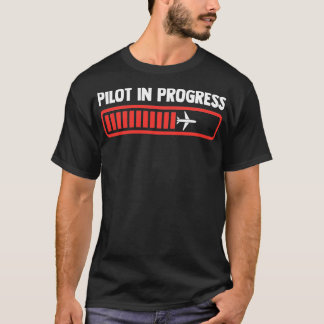 パイロットの進行おもしろい中の将来パイロット航空便 Tシャツ