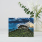 パイロットマウンテンNC州パーク | after storm rainbow ポストカード (スタンド正面)