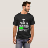パイロット中おもしろい航空学校の学生 Tシャツ (正面フル)