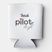 パイロット妻 タイポグラフィー & 飛行機 シンプル・ミニマル 缶クーラー (正面)