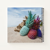 パインカラフルリンゴの砂のビーチ ノートブック (裏面)