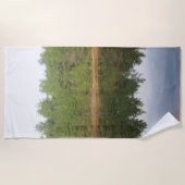 パインツリーリフレクションレイク ビーチタオル (正面)