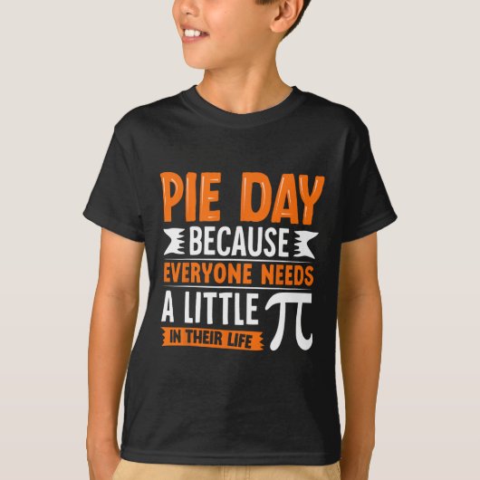 パイ日3.14 Pi – すべての人が李を必要とするのでパイ日 Tシャツ (正面)