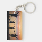 パウエル湖のパーソナライズ家族旅行の年写真 キーホルダー (裏面)