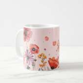 パウダーピンクの背景にポピーと野の花 コーヒーマグカップ (正面左)