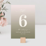 パウダーピンク&リリーグラデーショングモノグラムのロ結婚ング テーブルナンバー<br><div class="desc">パウダーピンク&リリーグラデーショングリーンモノグラムのウェディングレセプションディナーテーブル番号。このシックモダンなテーブルカードはシンプルクラシックと微妙なグラデーショグラデーションンのフェードと尾の付いたシグネチャースクリプトの書かわいらし道フォントを持つ。新しいカラーウェイで表示。複数のカラーオプションで使用でき感じる。またはエディタ内でカラーを自由に編集できる(パーソナライズ中にクリックはカスタマイズ、さらに自由に)。さらに詳しく見るには、Chic Paperieの2022年のコレクションを検索結婚し、今年のトレンドデザインや色の全結婚てを見てみよう。</div>