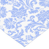 パウダーブルーとホワイトフローラダマスク ショートテーブルランナー (コーナー)