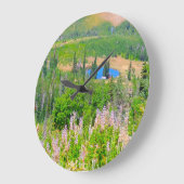 パウダーマウンテン夏期:隠された湖 ラージ壁時計 (傾斜)