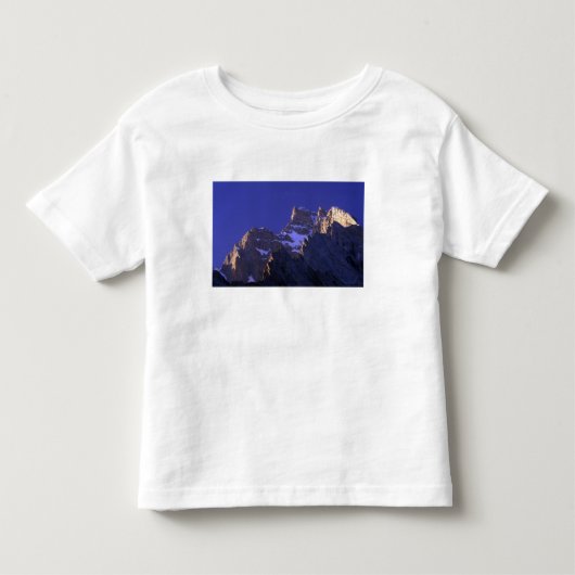 パキスタン バルトロムスタグ山脈 朝日に輝く トドラーTシャツ (正面)