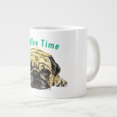 パグおもしろいドッグ付きコーヒーマグ – カスタム文字 ジャンボコーヒーマグカップ (正面右)