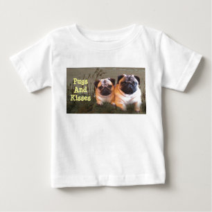 パグおよびキスの乳児のTシャツ ベビーTシャツ