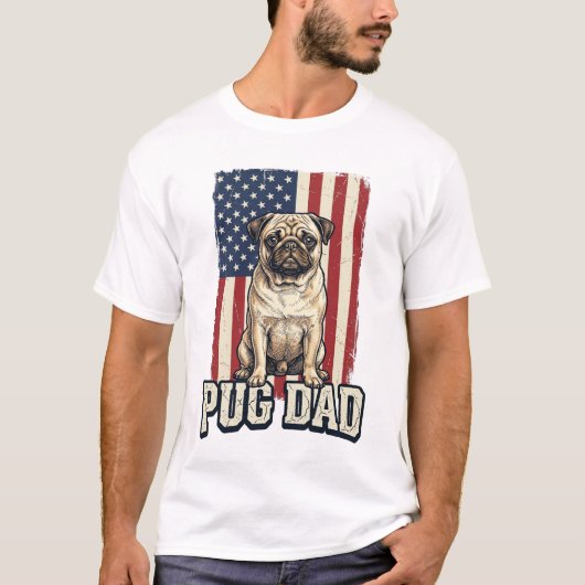 パグお父さん愛国ビンテージ風彫刻デザインの犬Tシャツ Tシャツ (正面)