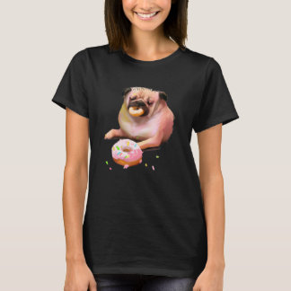 パグがドーナツを食べている2 Tシャツ