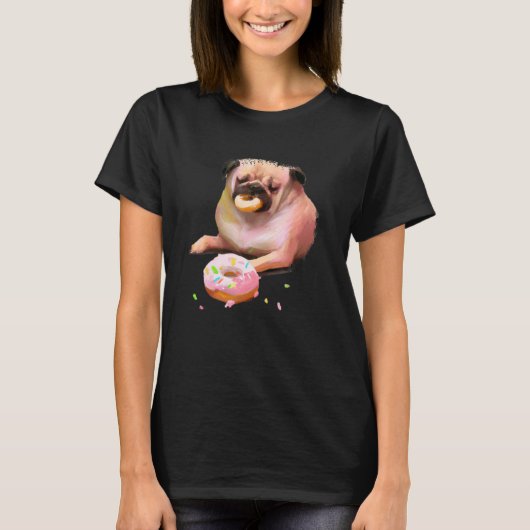 パグがドーナツを食べている2 Tシャツ (正面)