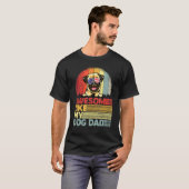 パグが大好きな犬の父のための傑作 メンズディストressedデザイン tシャツ (正面フル)
