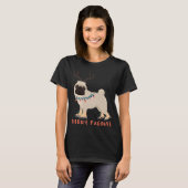 パグと散歩するママ Tシャツ (正面フル)
