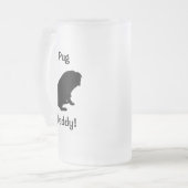 パグのお父さんによって曇らされるマグ フロストグラスビールジョッキ (正面左)