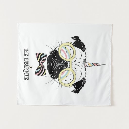 パグのユニコーン|はユニークです タペストリー (正面(横))