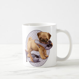 パグの子犬および靴 コーヒーマグカップ