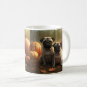 パグの子犬の秋の喜びのかぼちゃ コーヒーマグカップ (正面右)