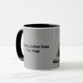 パグはパグよりよい何もマグを抱き締めません マグカップ (正面左)