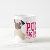 パグは大きい犬、小さい体の子鹿のパグのマグです コーヒーマグカップ (中央)
