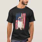 パグアメリカ国旗の犬が7月4日顔マスクを着ける Tシャツ (正面)