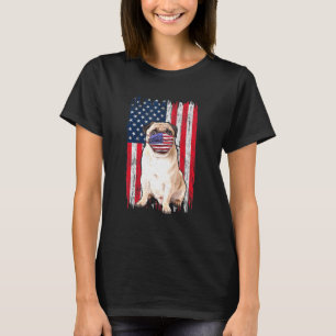 パグアメリカ国旗の犬が7月4日顔マスクを着ける Tシャツ