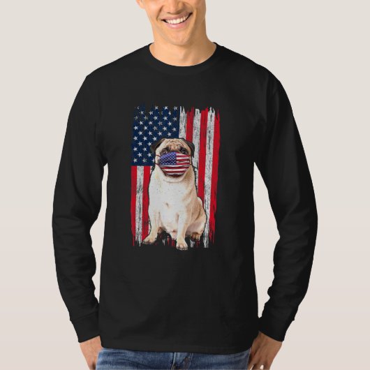 パグアメリカ国旗の犬が7月4日顔マスクを着ける Tシャツ (正面)