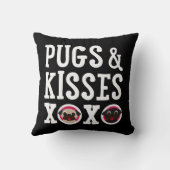 パグ及びキスXOXOの黒い正方形のパグの枕 クッション (裏面)