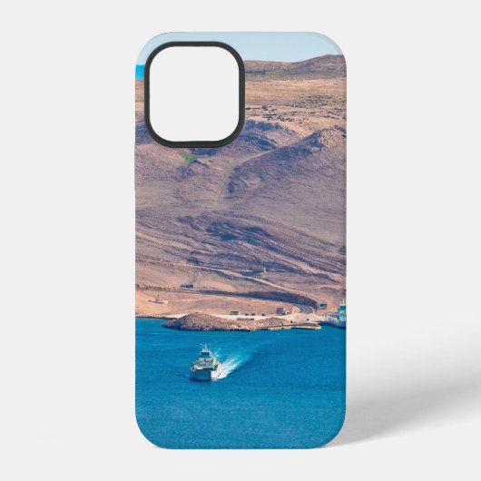 パグ島の石の砂漠とフェリーの港の景色、ダ iPhoneケース (裏面)