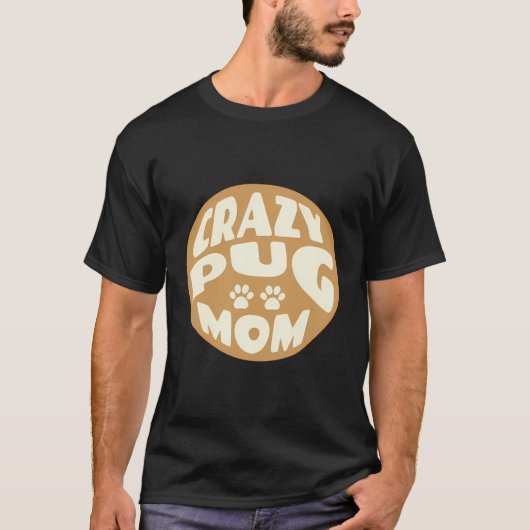 パグ熱狂するママバックプリント Tシャツ (正面)
