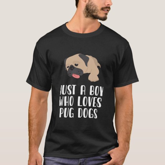 パグ犬が大好きな少年 Tシャツ (正面)