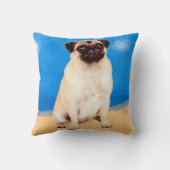 パグ犬が座ってビーチ クッション (裏面)