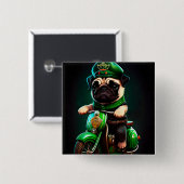 パグ犬が自転車を運転する聖パトリックの日 缶バッジ (正面&裏面)