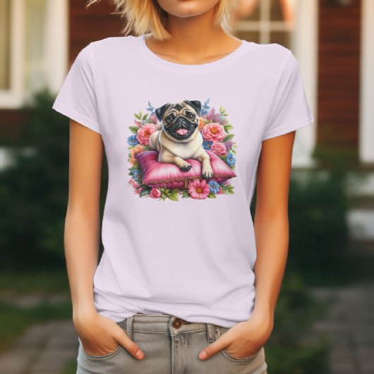 パグ犬と花 Tシャツ