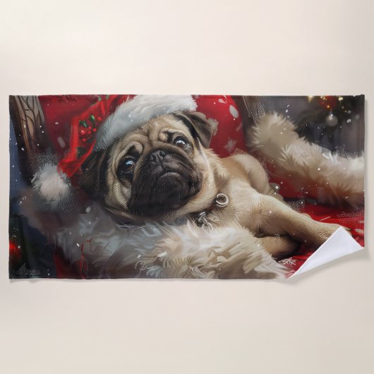 パグ犬のクリスマスフェスティブ ビーチタオル (正面)