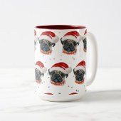 パグ犬のクリスマス星 ツートーンマグカップ (正面右)