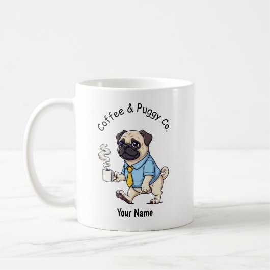 パグ犬のスーツ姿でコーヒーを  コーヒーマグカップ (左)