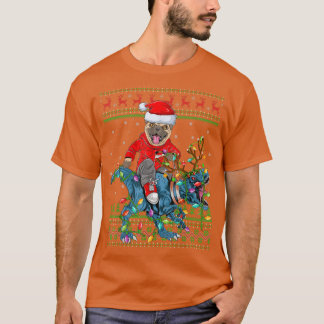 パグ犬の恋人の醜いクリスマスライトパグ恐竜に乗る Tシャツ