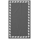 パグ犬の赤ちゃんシャワーグレーの子犬男女兼用 テーブルクロス (正面)