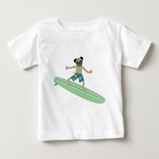 パグ犬のLongboardのサーファー ベビーTシャツ (正面)