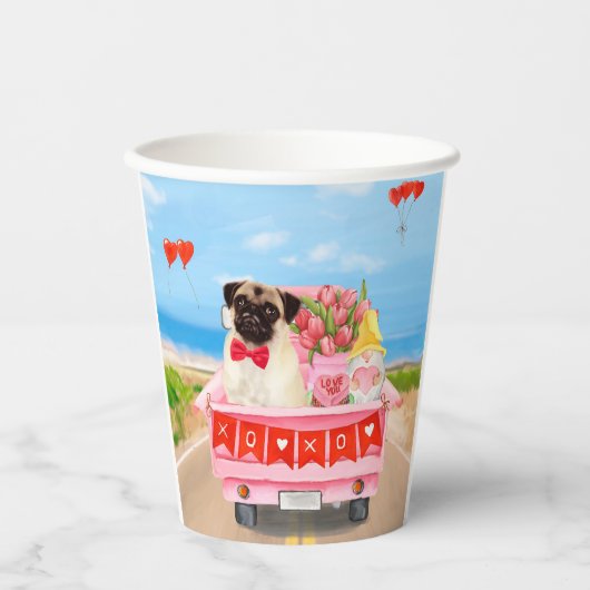 パグ犬バレンタインデートラックのハート 紙コップ (正面)
