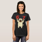 パグ犬 楽しい 67 おもしろ画像 六 七 Tシャツ (正面フル)