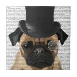 パグ、ハウンドフォーマルー、ハット タイル<br><div class="desc">FabFunkyによるフォーマルPug、Hound、Hat。おもしろい・トファットとモノクルを着たダッパーのパグが特徴。 | 191403D</div>