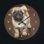 パグ・ブラウン・ドッグの写真 ラウンド壁時計<br><div class="desc">可愛い茶色のパグ写真</div>