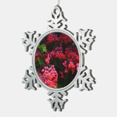 パゴダカラフルの花（赤とピンク） スノーフレークピューターオーナメント (右)