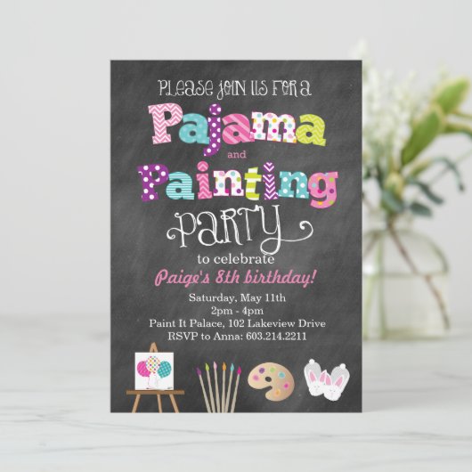 パジャマおよび絵画の黒板のスタイルの招待状 招待状 (スタンド正面)