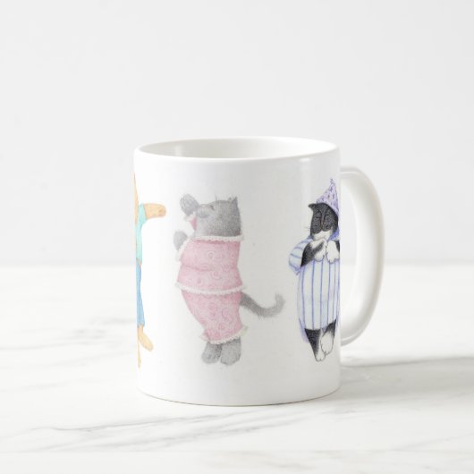 パジャマを着た4匹の猫 白マグカップ コーヒーマグカップ (正面右)