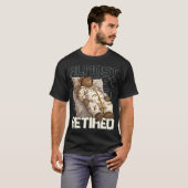 パジャマ姿のほぼ退職のクマが釣りでリラックスしている A Tシャツ (正面フル)